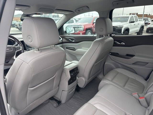 2023 GMC Acadia SLT
