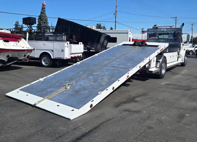 2020 Freightliner M2 106