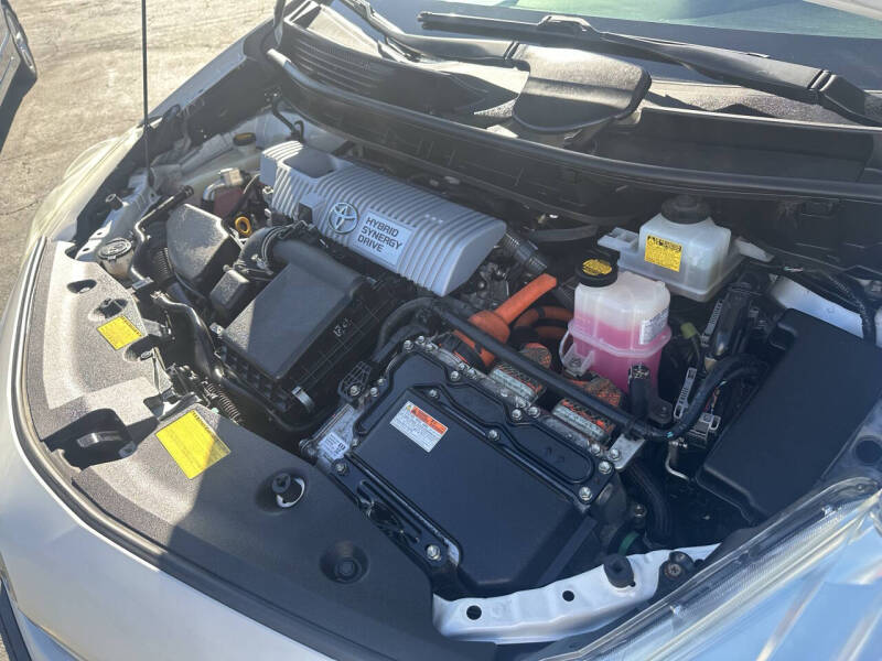 2013 Toyota Prius v Five
