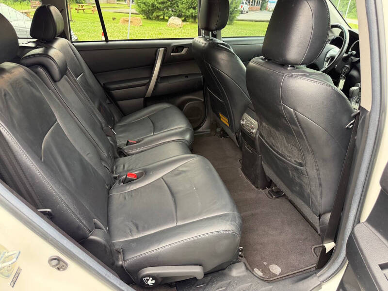 2012 Toyota Highlander SE