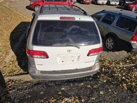 2001 Toyota Sienna LE