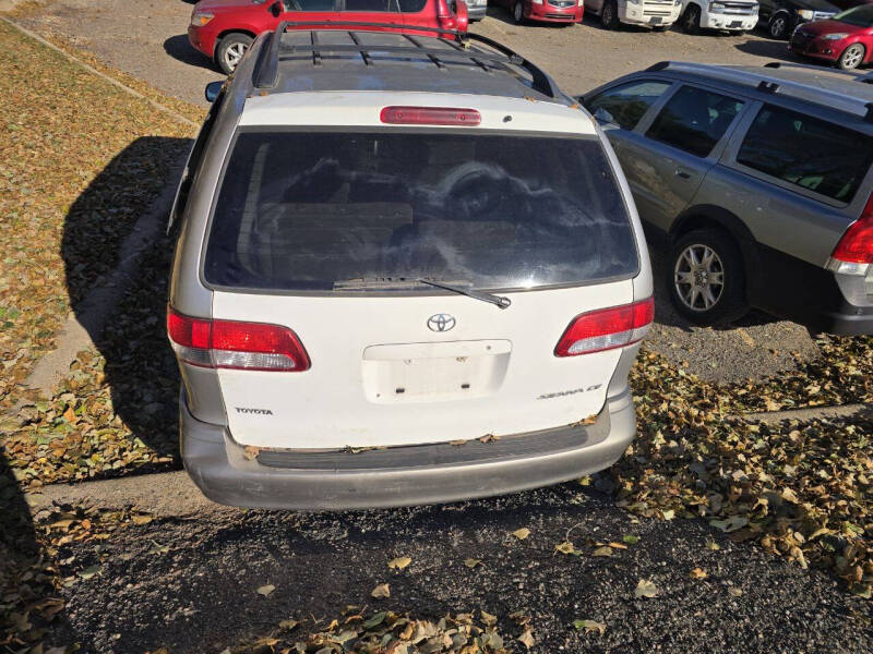 2001 Toyota Sienna LE