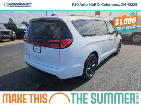 2026 Chrysler Pacifica Select