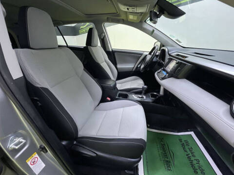 2017 Toyota RAV4 Hybrid XLE