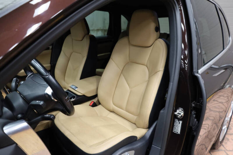 2014 Porsche Cayenne Platinum