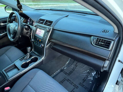 2017 Toyota Camry LE