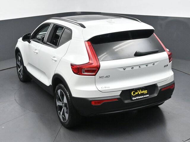 2026 Volvo XC40 B5 Plus
