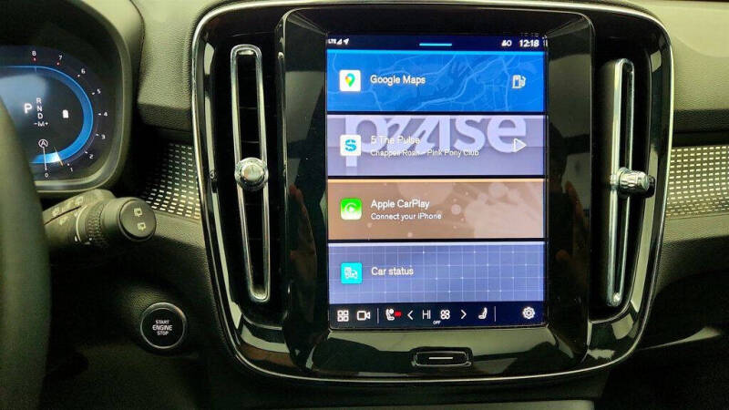 2025 Volvo XC40 B5 Plus Dark Theme