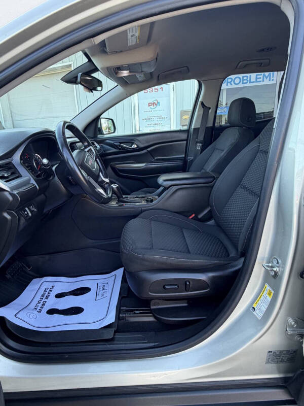 2017 GMC Acadia SLE-2