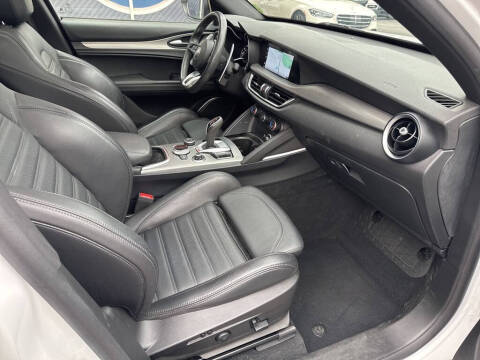 2022 Alfa Romeo Stelvio Veloce