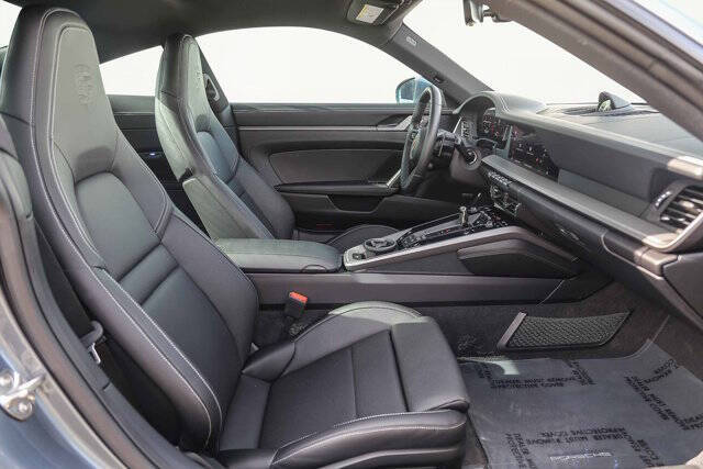 2025 Porsche 911 Carrera