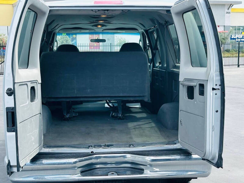 2006 Ford E-Series E-150 XLT