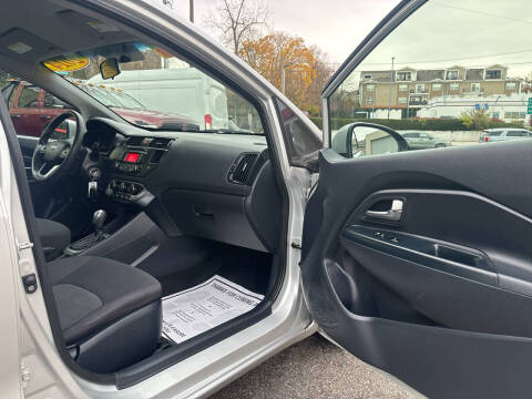 2014 Kia Rio 5-Door LX