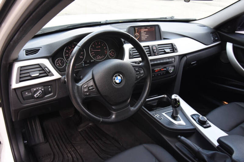 2013 BMW 3 Series 328i photo 22