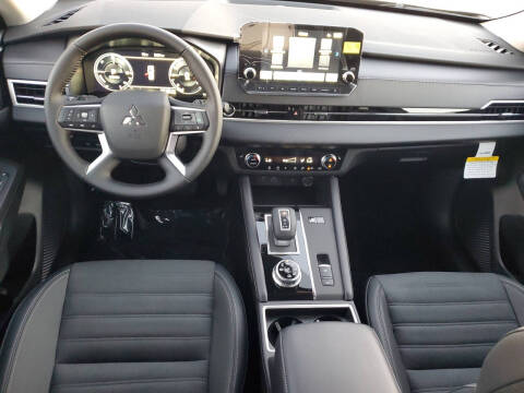 2025 Mitsubishi Outlander PHEV SE