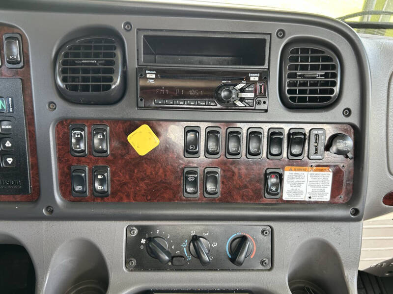 2019 Freightliner Business class M2