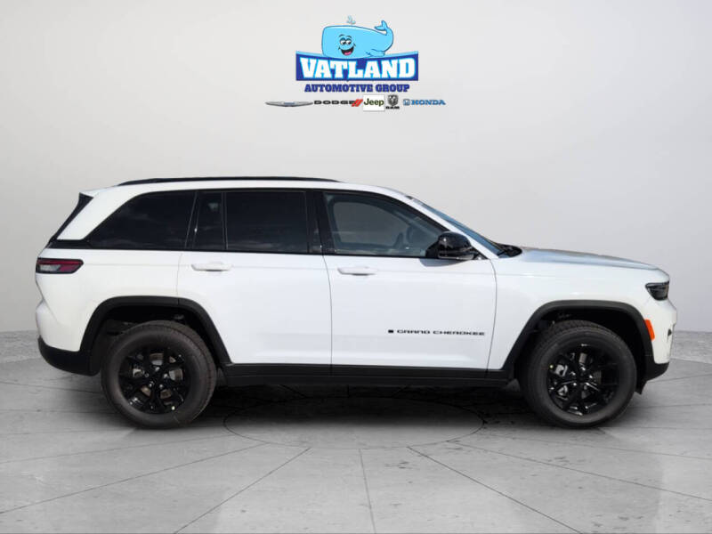 2025 Jeep Grand Cherokee Laredo