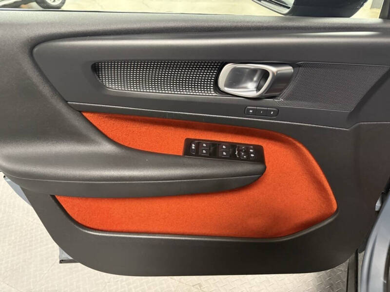 2021 Volvo XC40 T5 R-Design