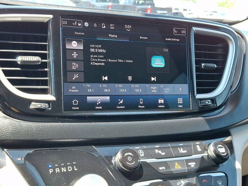 2023 Chrysler Pacifica Touring L