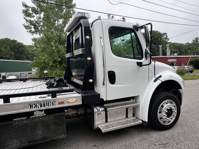 2023 Freightliner M2 106