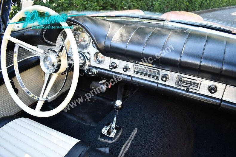 1957 Ford Thunderbird