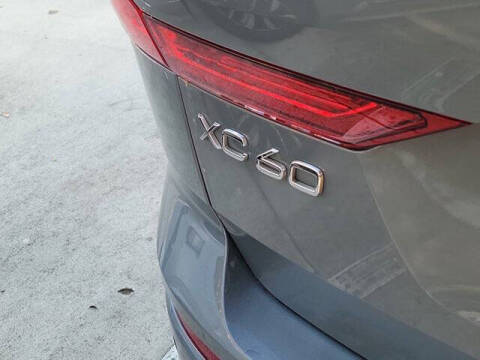 2024 Volvo XC60 B5 Core Dark Theme