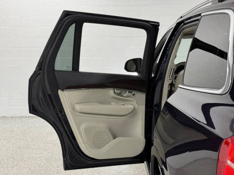 2016 Volvo XC90 T6 Momentum