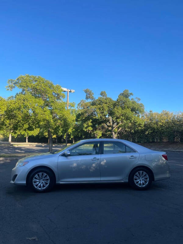 2012 Toyota Camry L photo 3