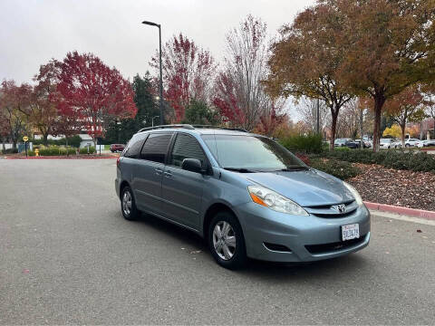 2006 Toyota Sienna LE 8 Passenger