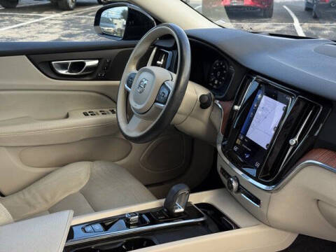 2022 Volvo S60 B5 Momentum