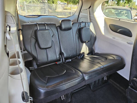 2017 Chrysler Pacifica Touring-L