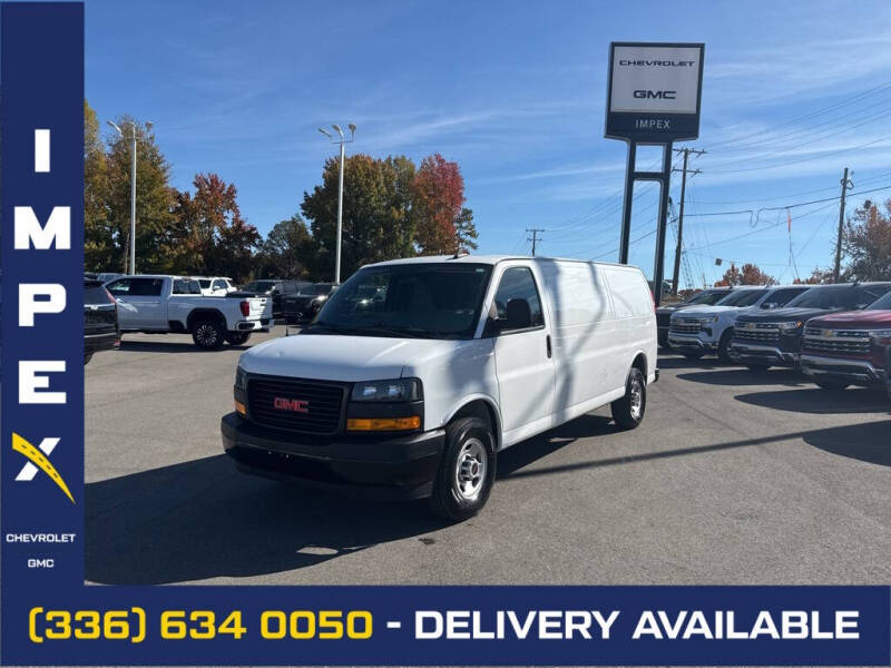 2023 GMC Savana Cargo Work Van's photo