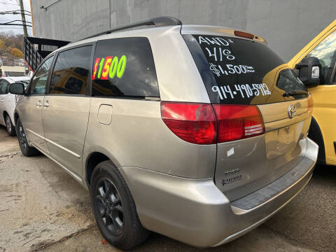 2004 Toyota Sienna LE 7 Passenger