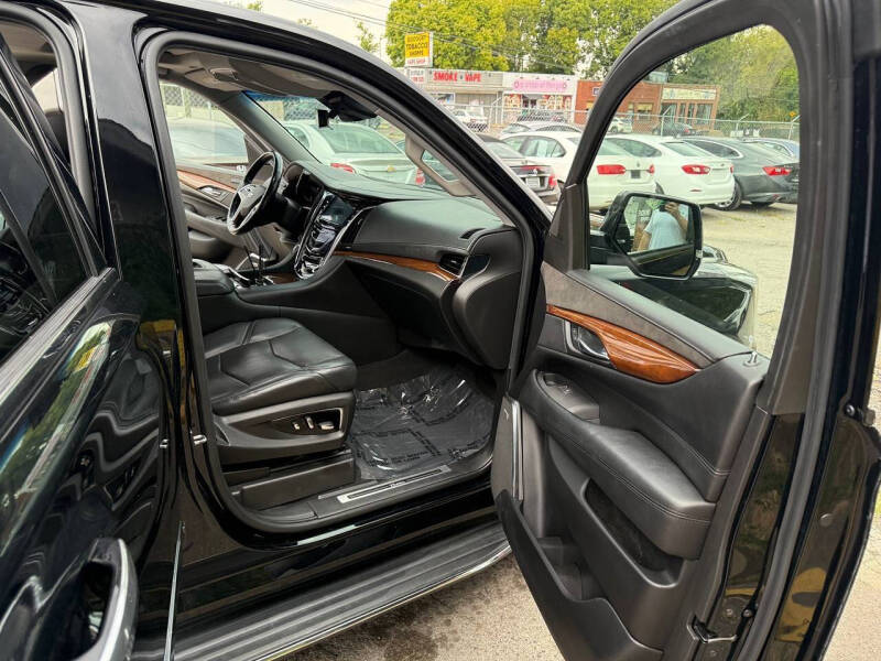 2018 Cadillac Escalade Luxury