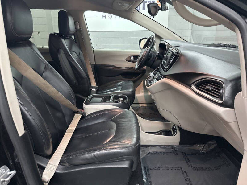 2017 Chrysler Pacifica Touring-L