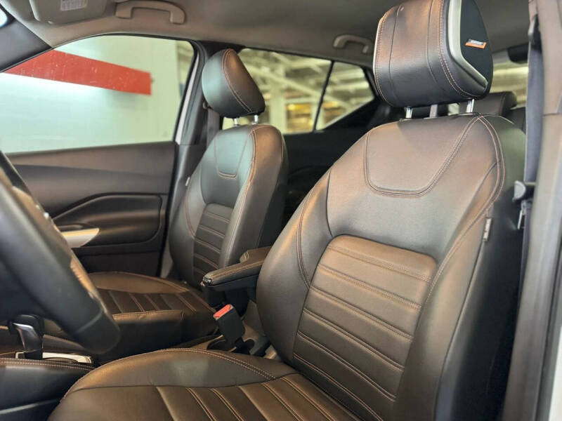 2020 Nissan Kicks SR