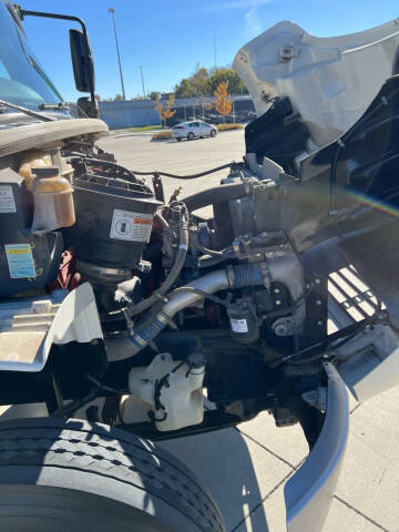 2011 Freightliner M2 106