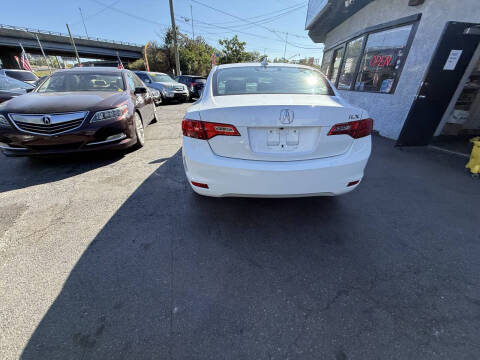 2013 Acura ILX 2.0L w/Premium