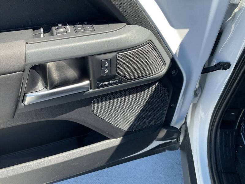 2024 Land Rover Defender 90 P400 X-Dynamic SE