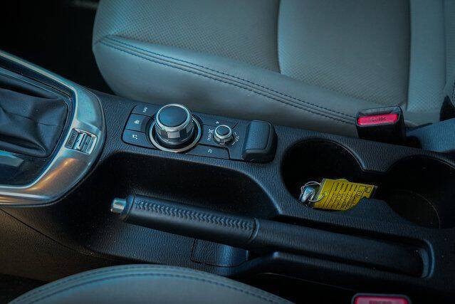 2020 Toyota Yaris Hatchback XLE