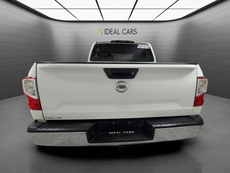 2017 Nissan Titan
