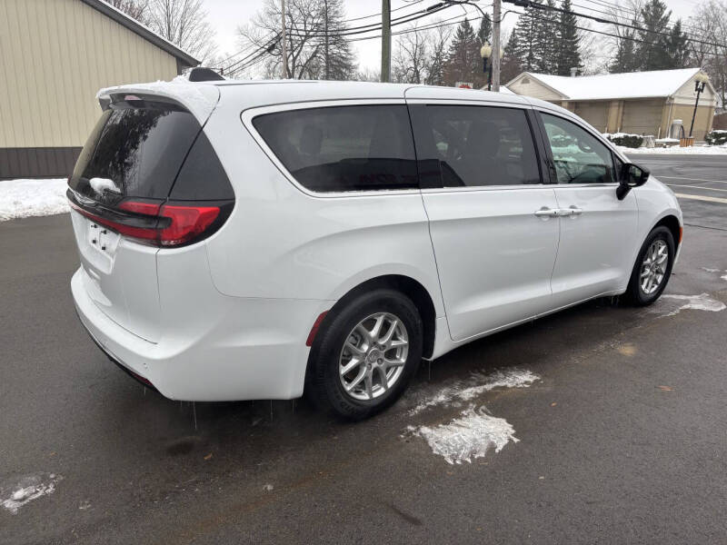 2025 Chrysler Pacifica Select