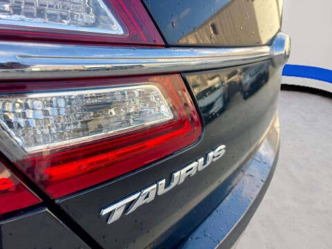 2015 Ford Taurus SE