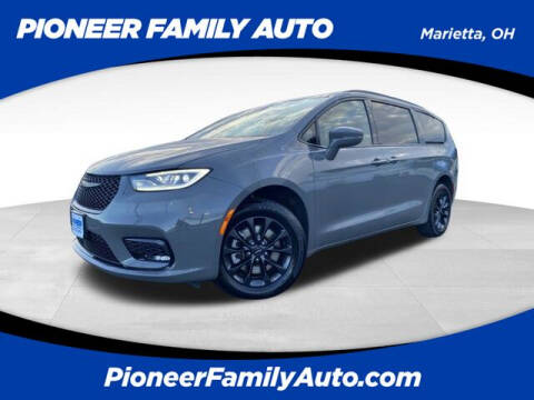2021 Chrysler Pacifica for sale at Pioneer Family Preowned Autos of WILLIAMSTOWN in Williamstown WV