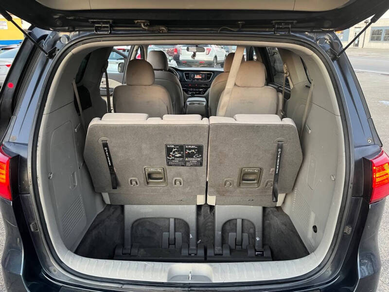 2016 Kia Sedona LX photo 13