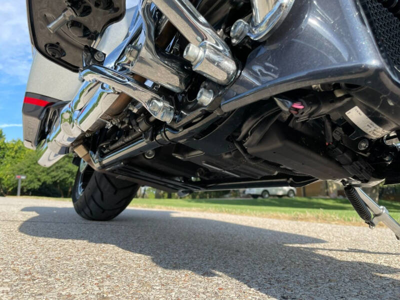 2019 Harley-Davidson CVO Street Glide (FLHXSE)