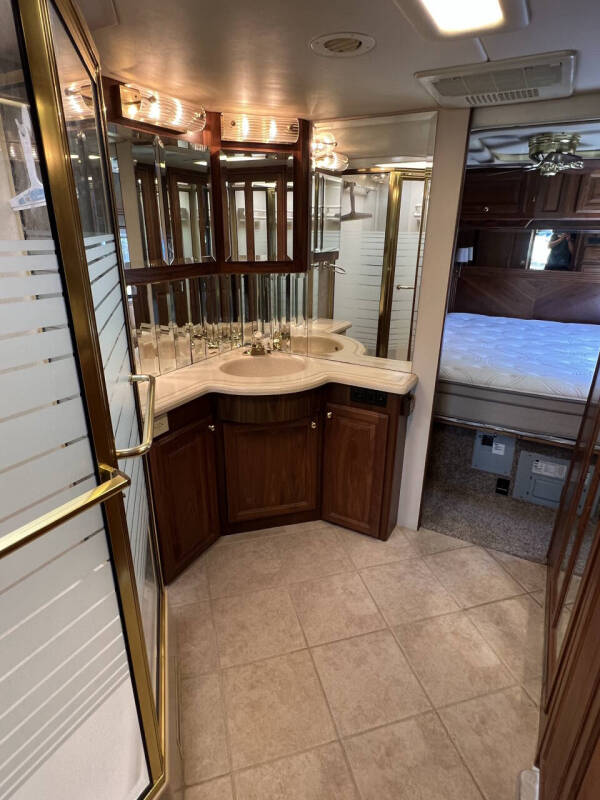 2002 Foretravel GV320 4010