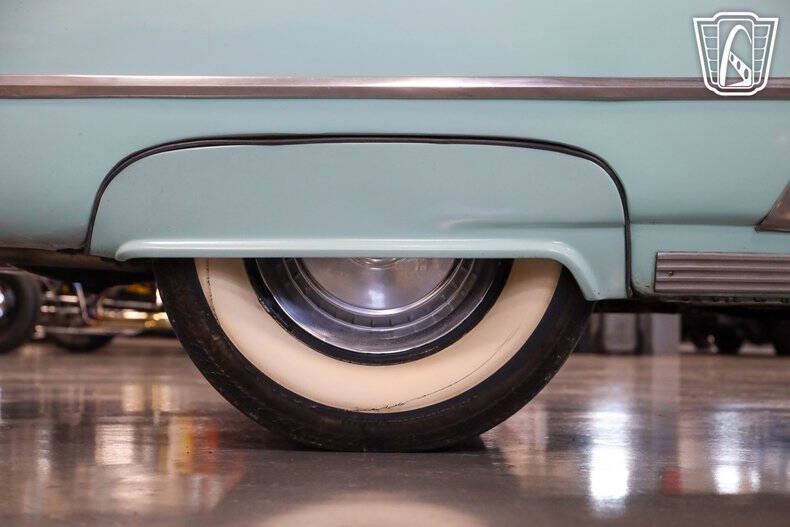 1953 Ford Crestline