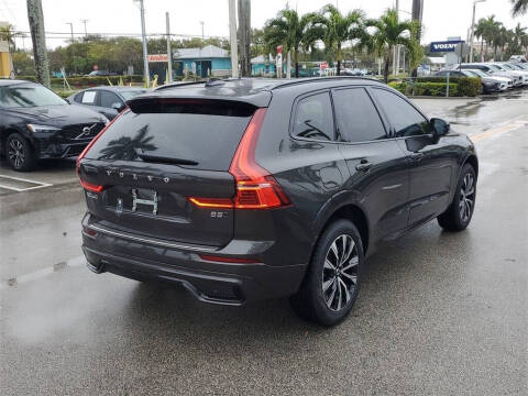 2025 Volvo XC60 B5 Core Dark Theme
