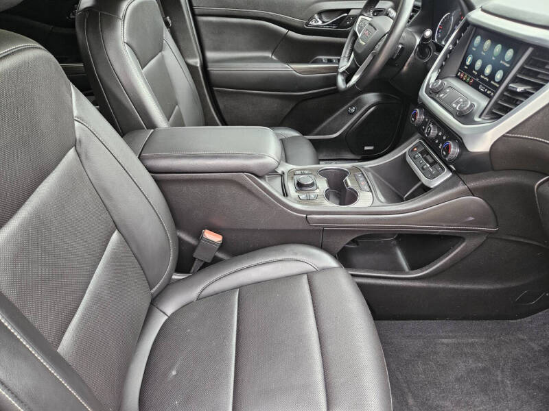 2022 GMC Acadia SLT